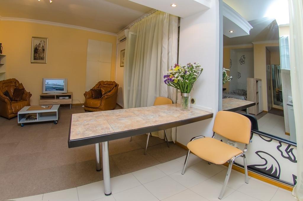 Apartment Triokhsviatytelskaya Street 3 Kiev Ngoại thất bức ảnh