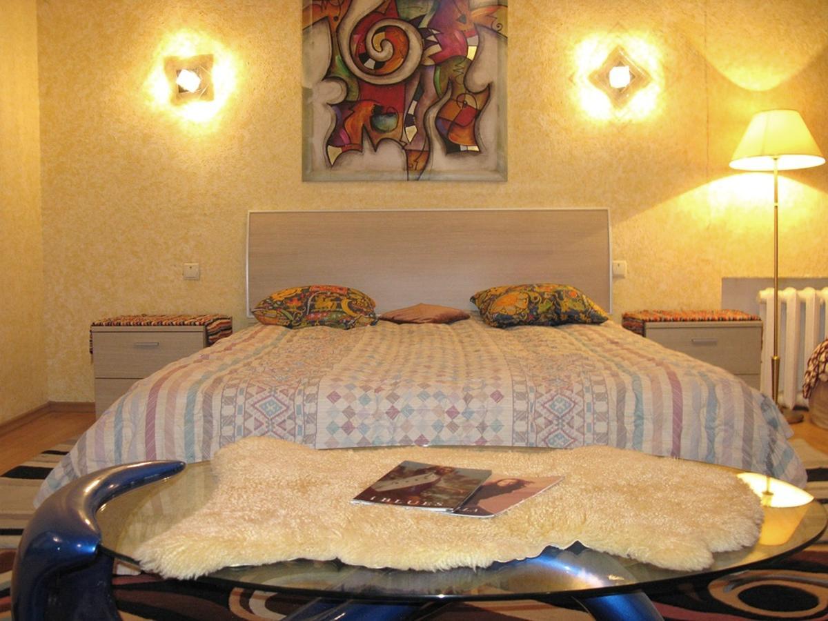 Apartment Triokhsviatytelskaya Street 3 Kiev Ngoại thất bức ảnh